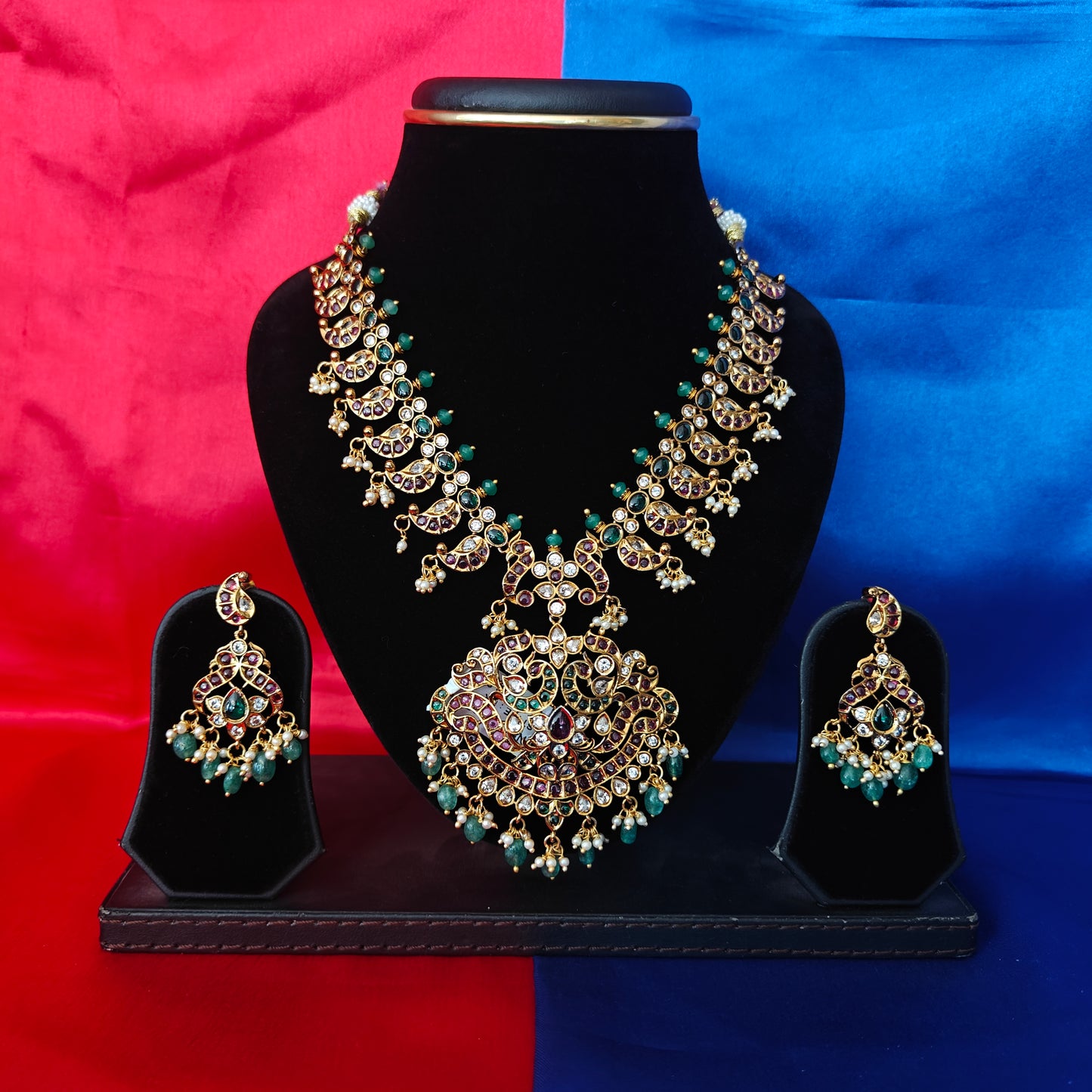 Beautiful Kundan Short Necklace