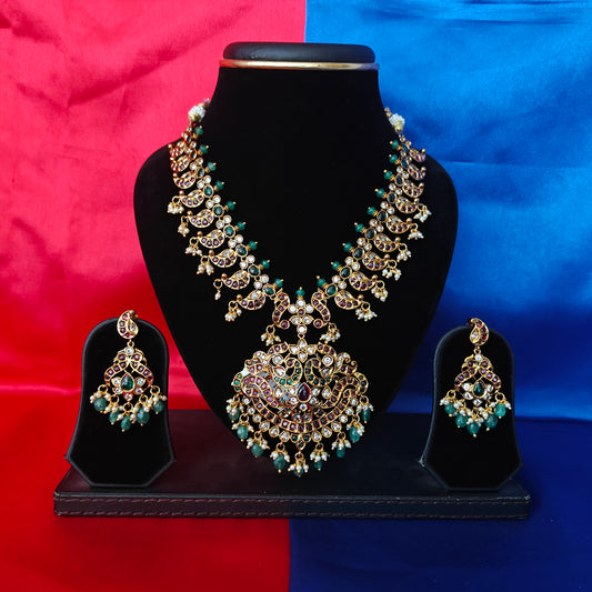 Beautiful Kundan Short Necklace