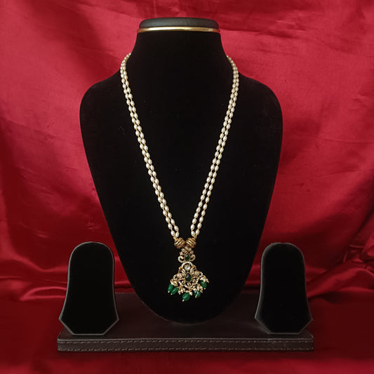 Elegant Pearls Maala