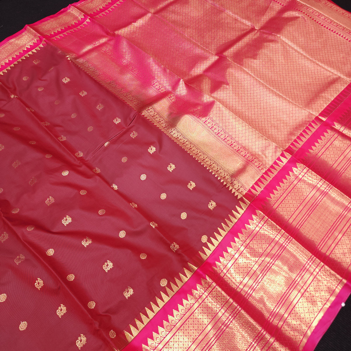 Semi Gadwal Pattu saree
