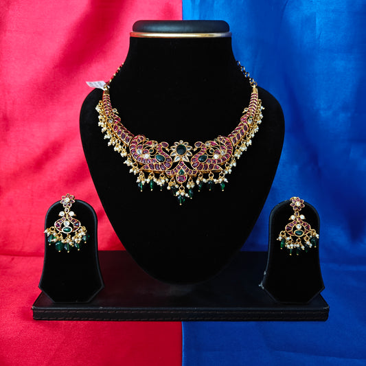 Beautiful Jadau Kundan Short Necklace