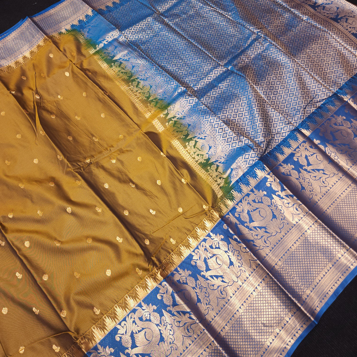 Semi Gadwal Pattu saree