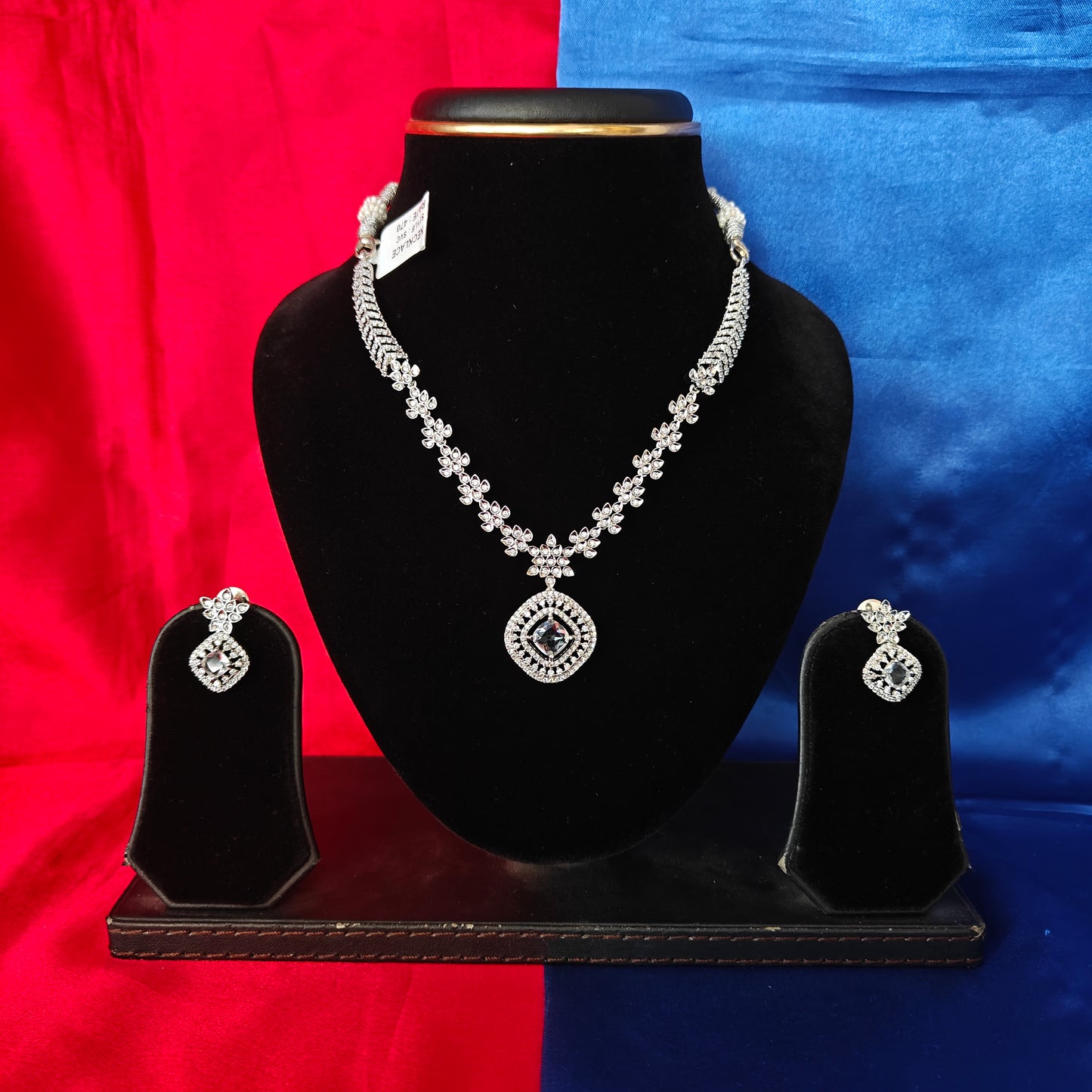 Elegant Silver Short Necklace