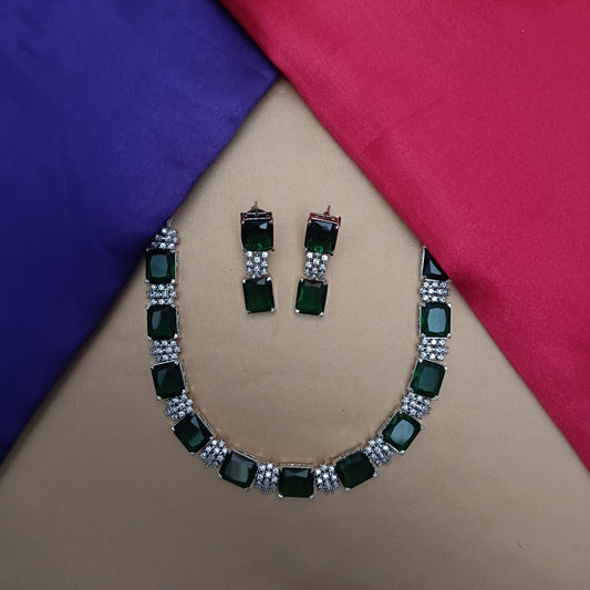 Elegant Silver Short Necklace