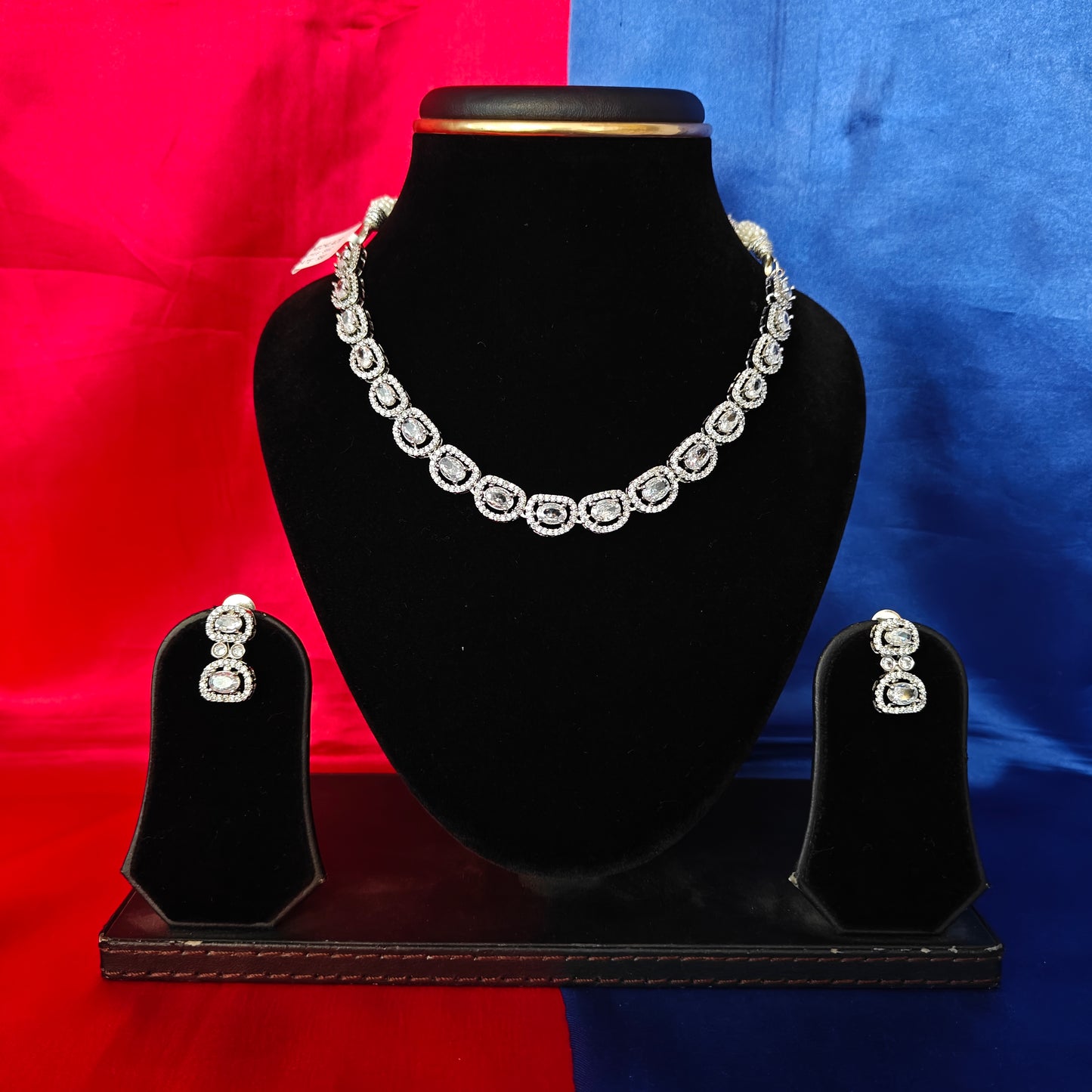 Elegant Silver Short Necklace