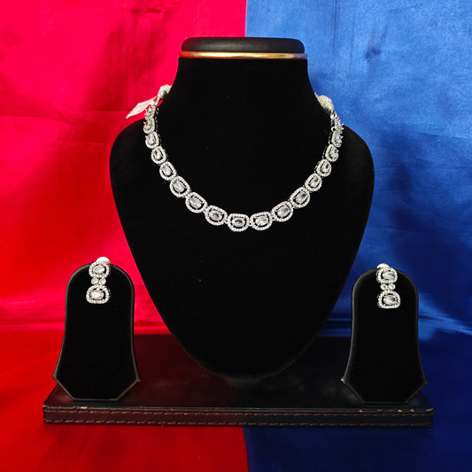 Elegant Silver Short Necklace