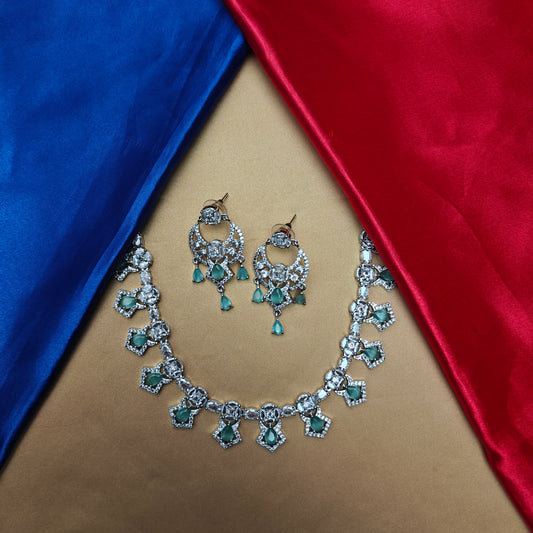 Elegant Silver Short Necklace In Pista Green Stone