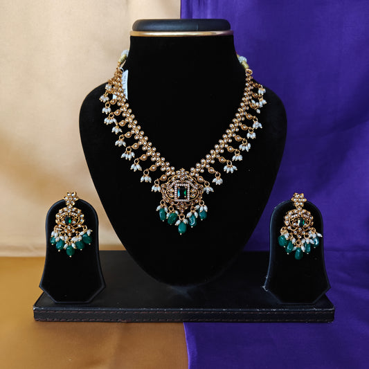 Beautiful Nakshi Short Necklace In Green Beads