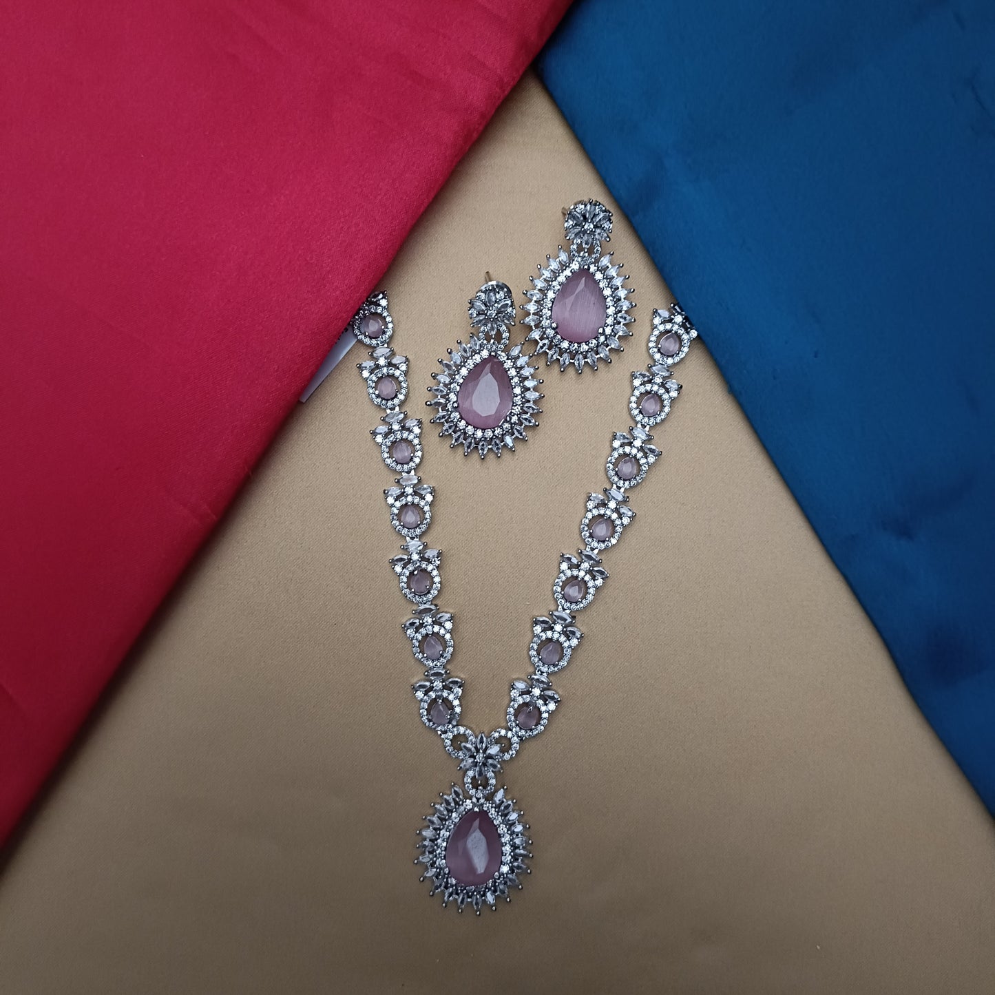 Elegant Silver Short Necklace In Baby Pink Stone