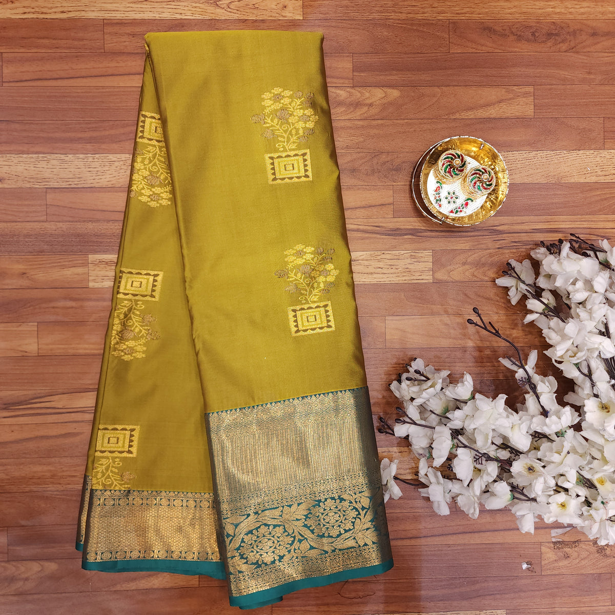 Resham Kanchi Butta Saree
