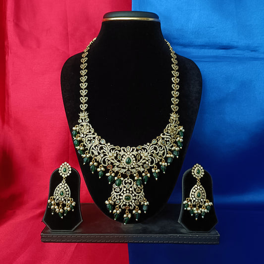 Elegant Victorian Long Necklace In Green Beads