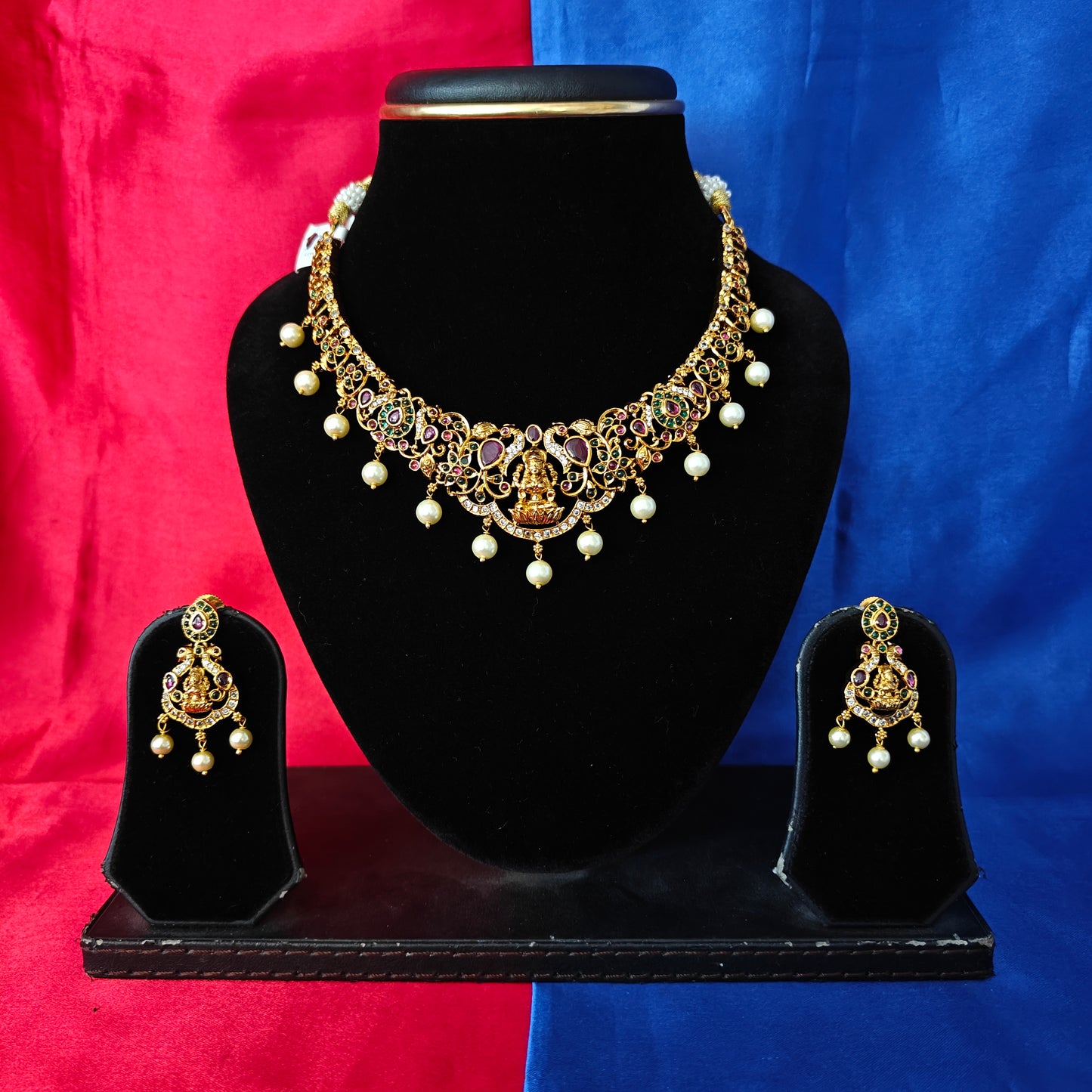 Beautiful Nakshi Short Necklace With Laxmi Idol