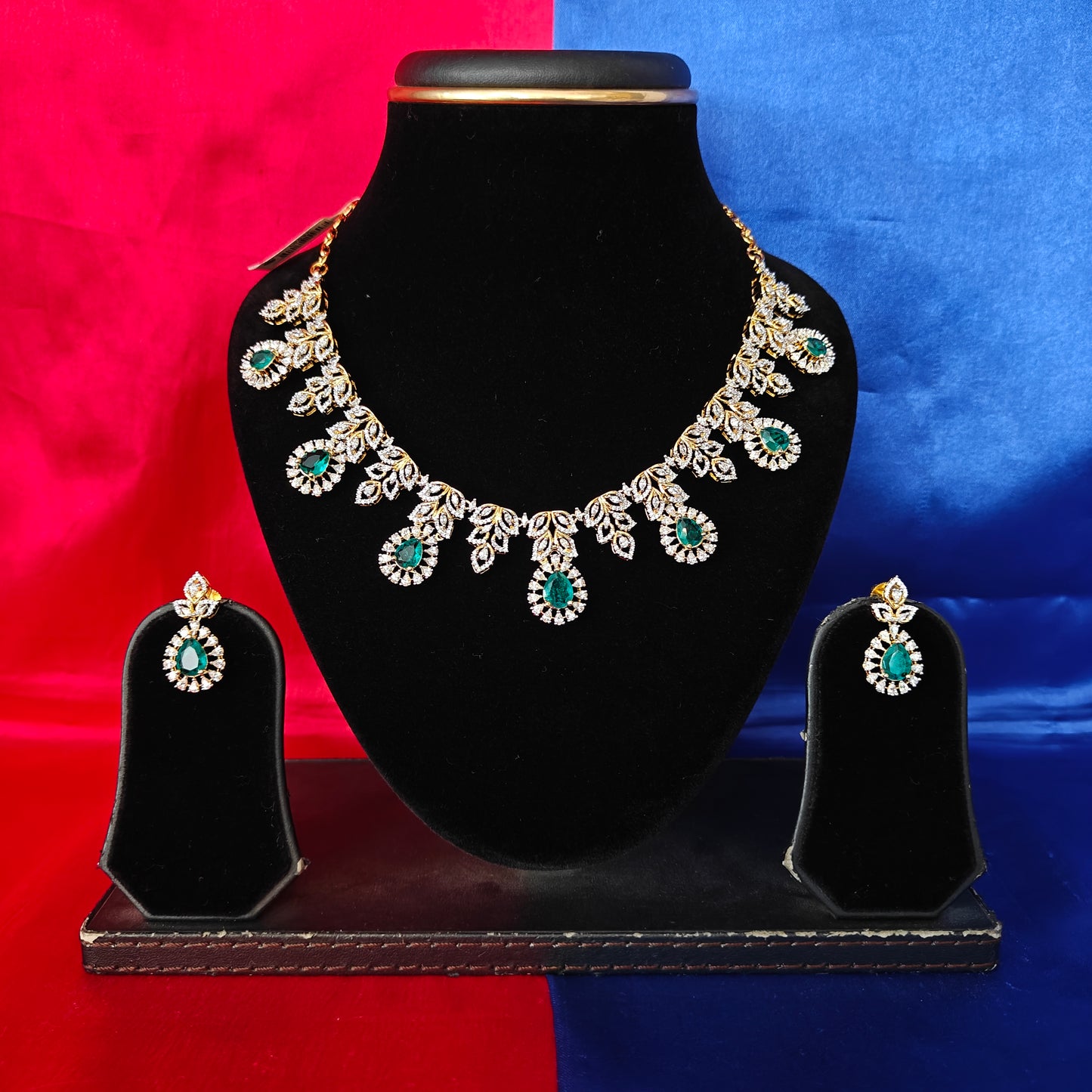 Beautiful GJ Short Necklace In Green Stone