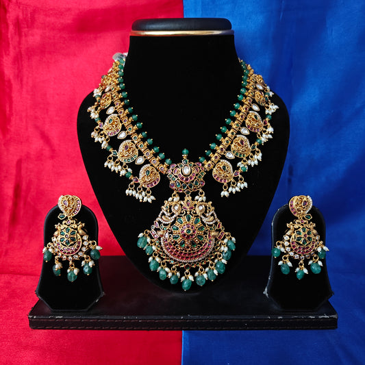 Beautiful Jadau Kundan Short Necklace