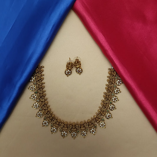 Beautiful Bottu Maala Short Necklace