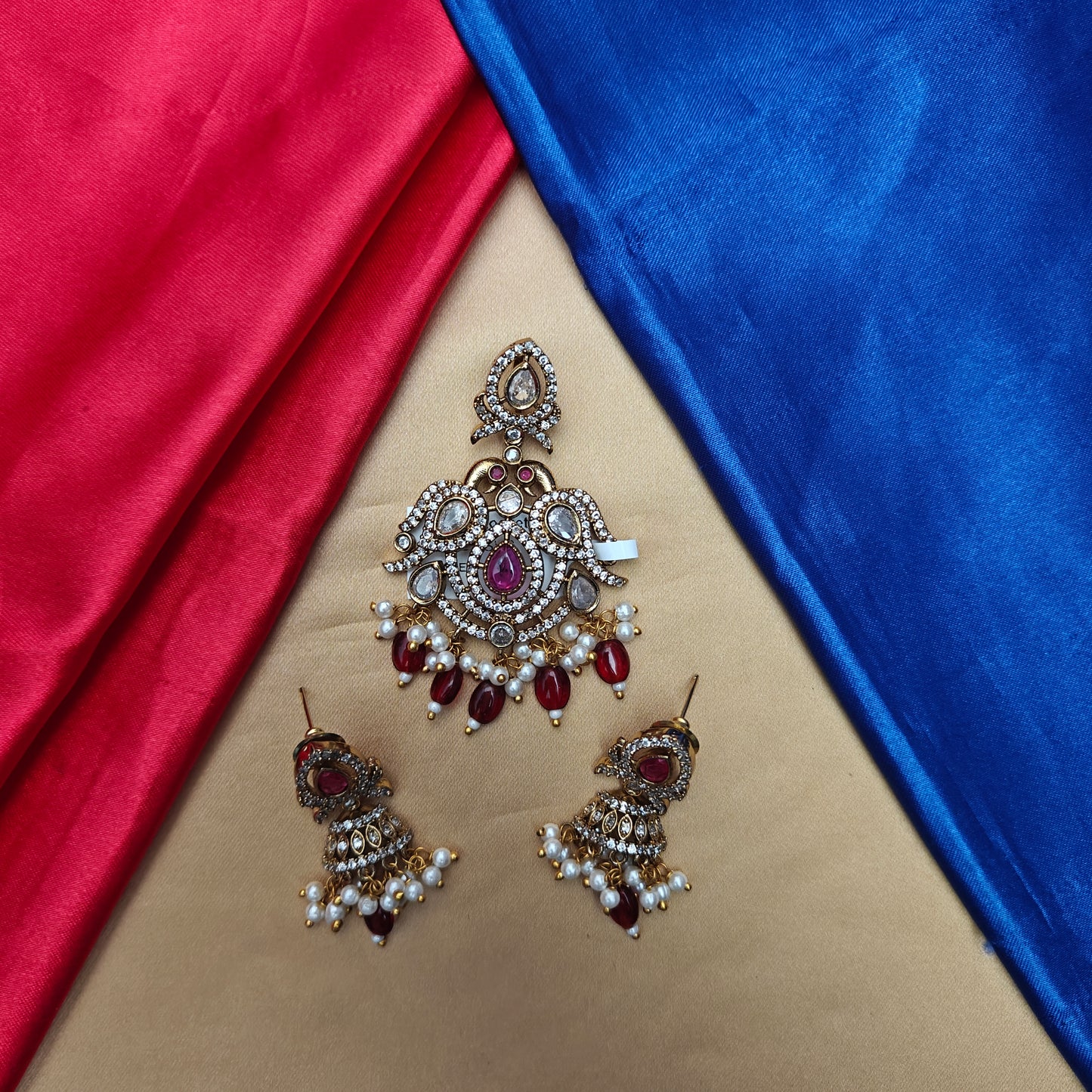 Beautiful Victorian Pendant In Maroon Beads