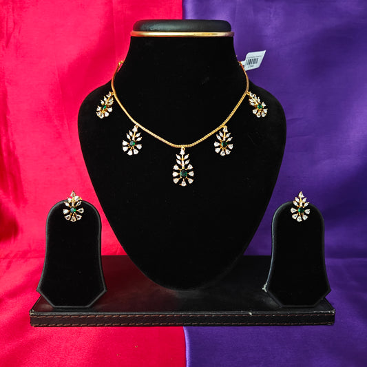 Beautiful Simple Non Necklace In Green Stone