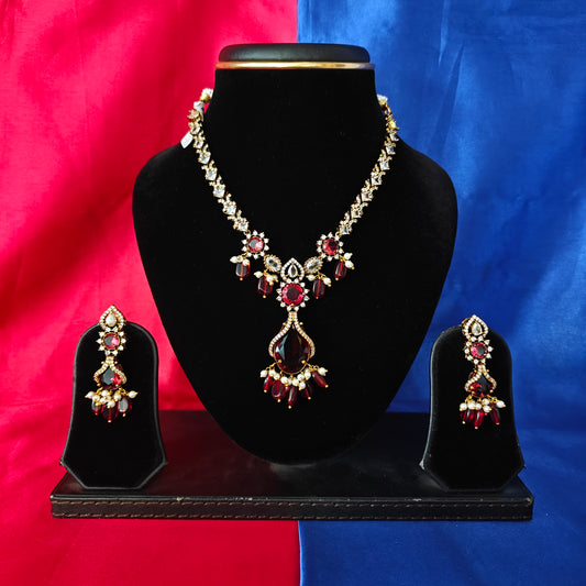 Elegant Victorian Short Necklace In Maroon Beads