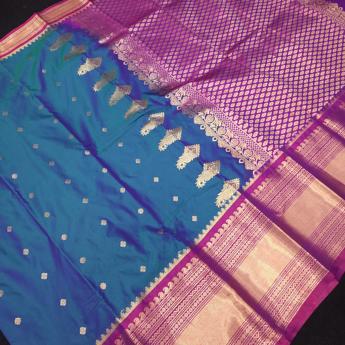Semi Gadwal Pattu saree