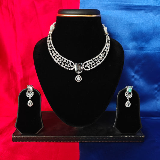 Elegant Silver Kante Necklace