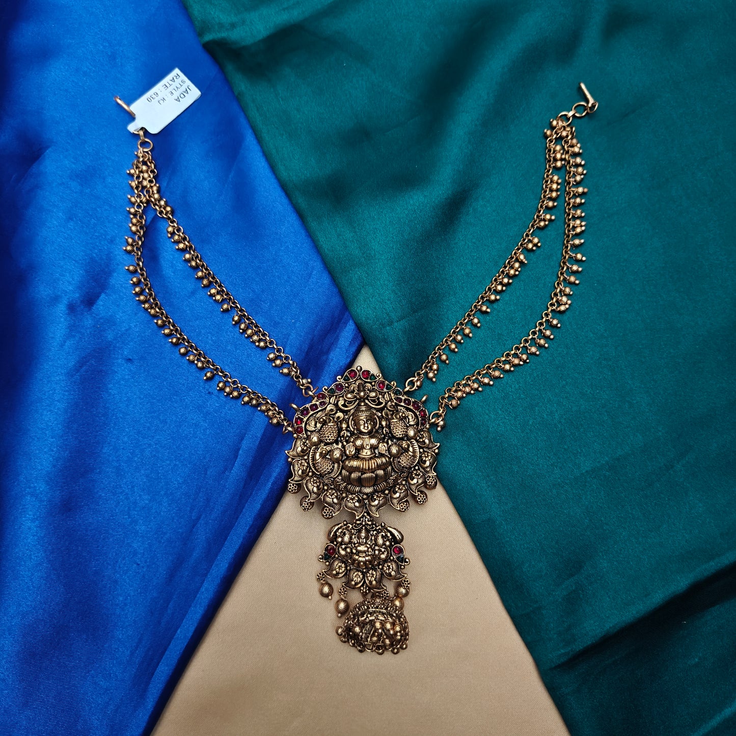 Beautiful Nakshi Short Jada With Side Matil