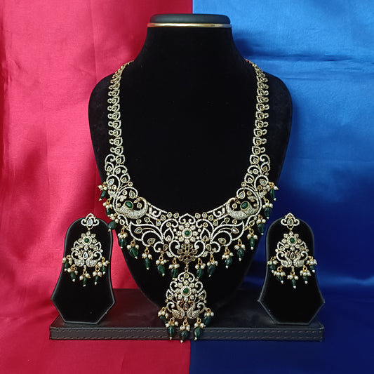 Elegant Victorian Long Necklace In Green Beads