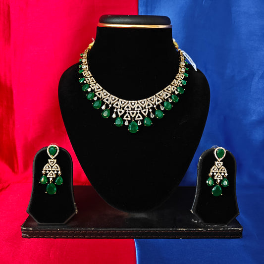 Beautiful Victorian Short Necklace In Green Stone