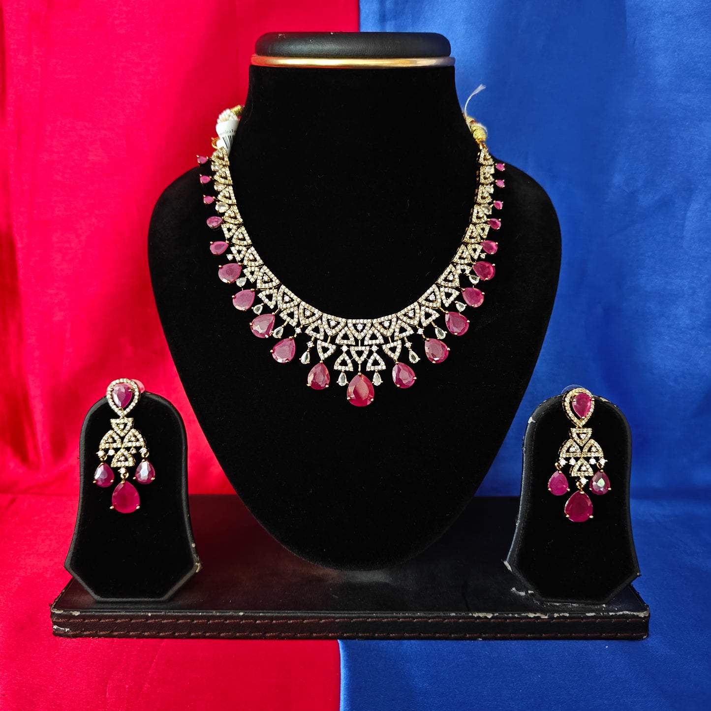 Beautiful Victorian Short Necklace In Ruby Stone