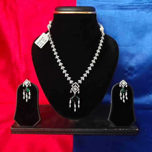 Elegant Silver Short Necklace In Green Stone