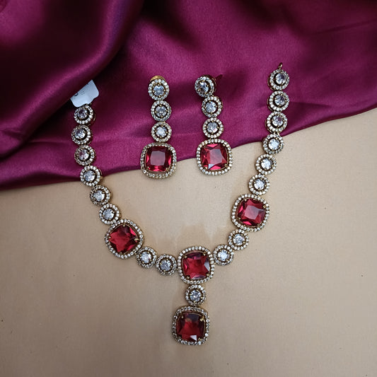 Stylish Victorian Short Necklace