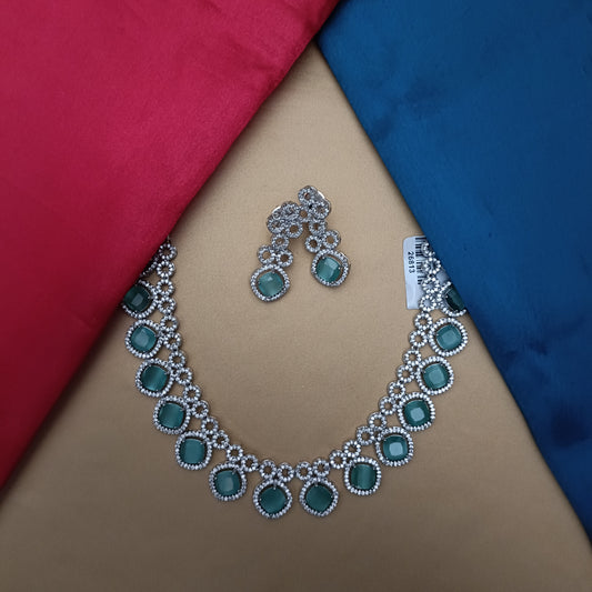 Elegant Silver Short Necklace In Pista Green Stone