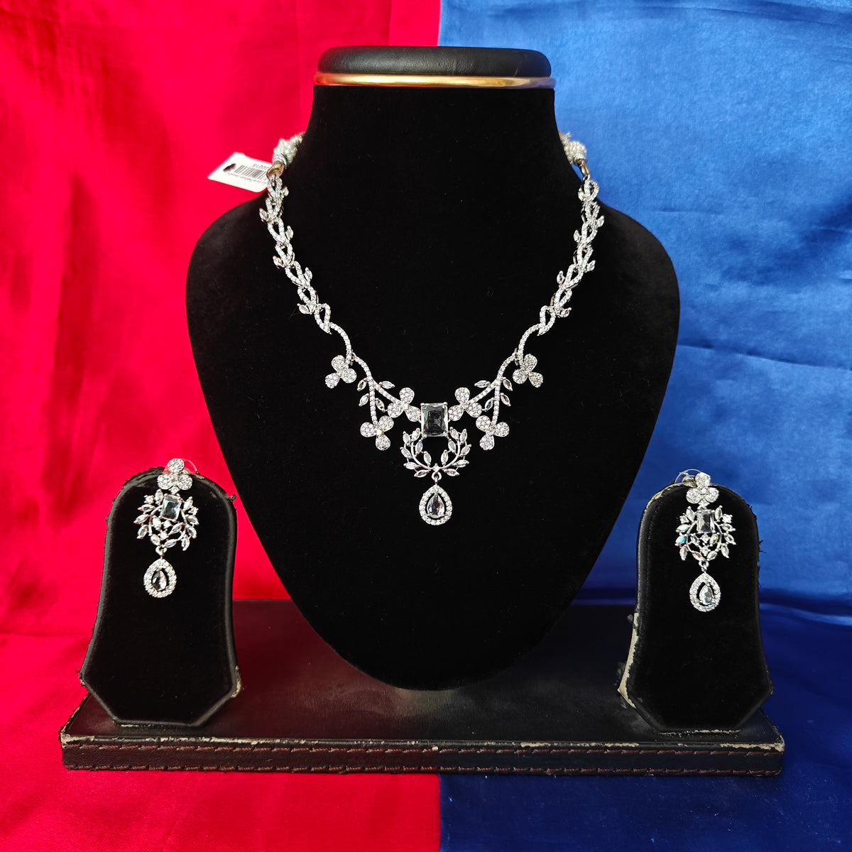 Elegant AD Short Necklace In White Coloured Stone