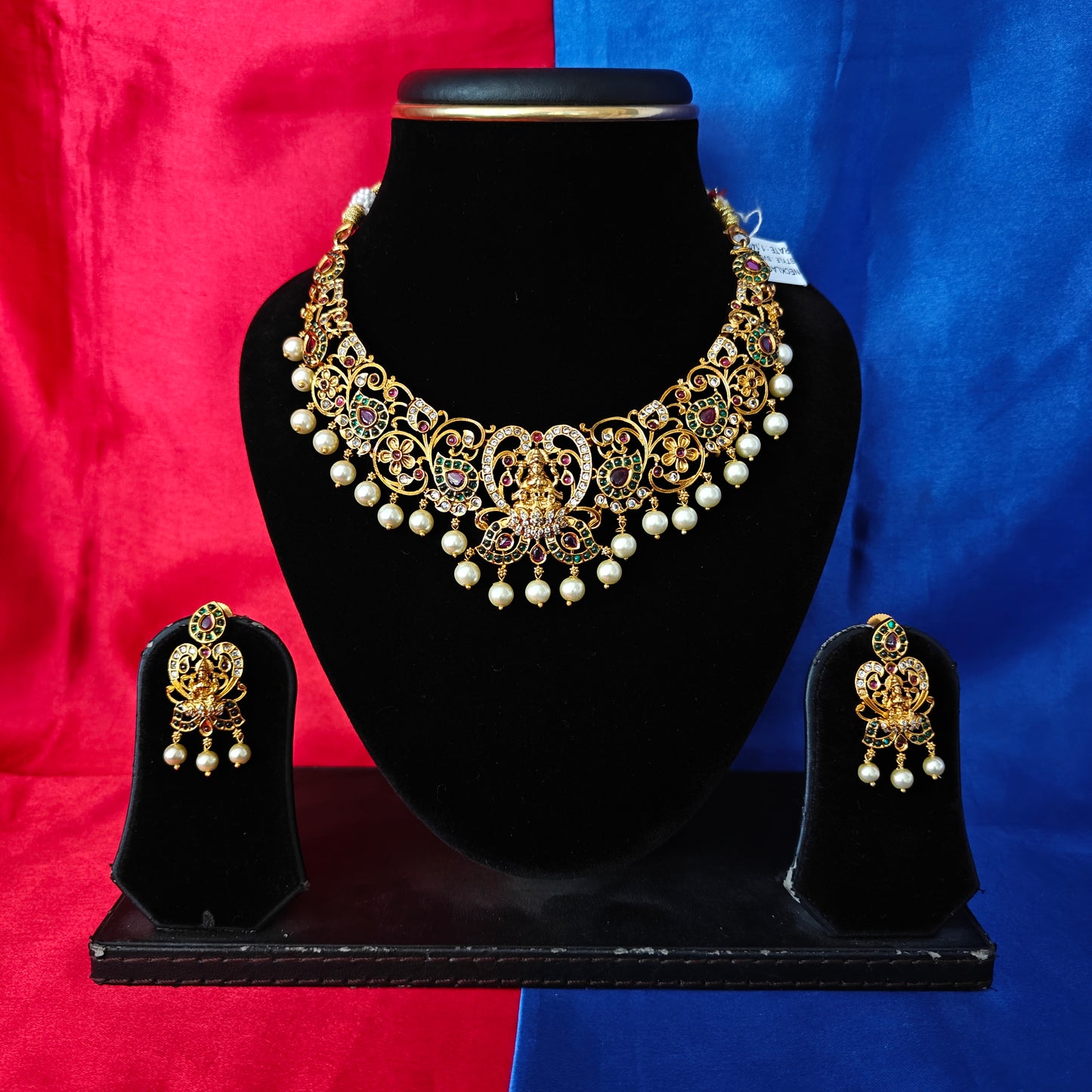 Beautiful Nakshi Short Necklace With Laxmi Idol