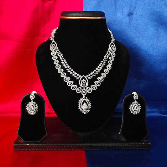 Elegant Silver Short Necklace