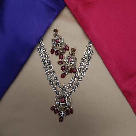 Beautiful Victorian Short Necklace