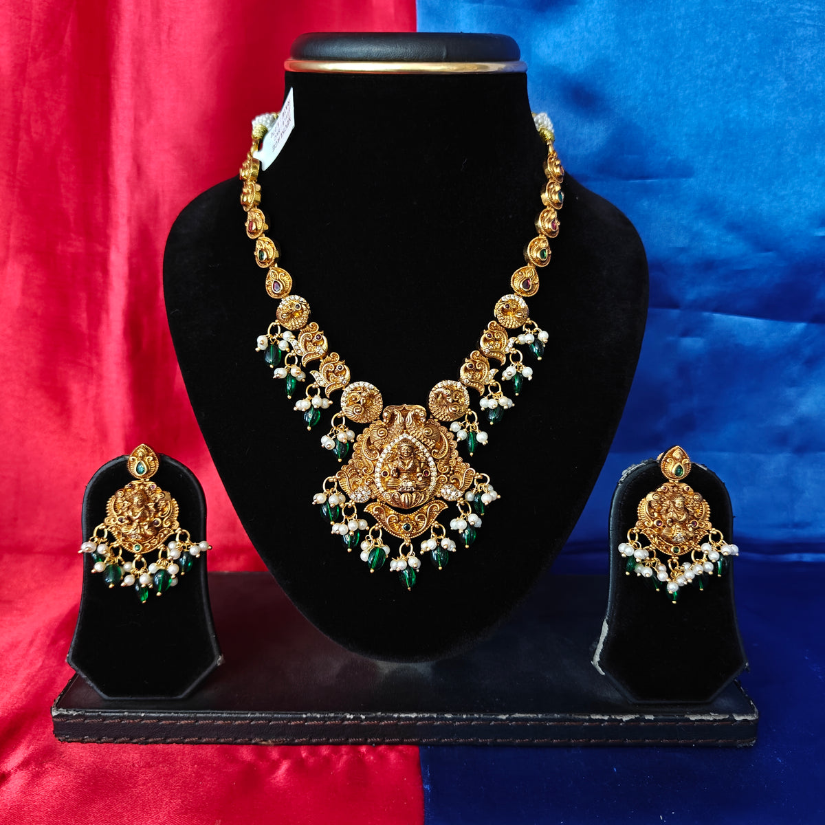 Beautiful Nakshi Short Necklace With Laxmi Idol
