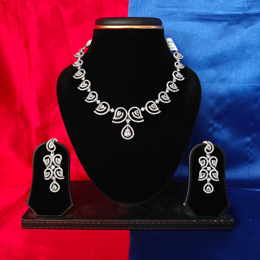 Elegant Silver Short Necklace