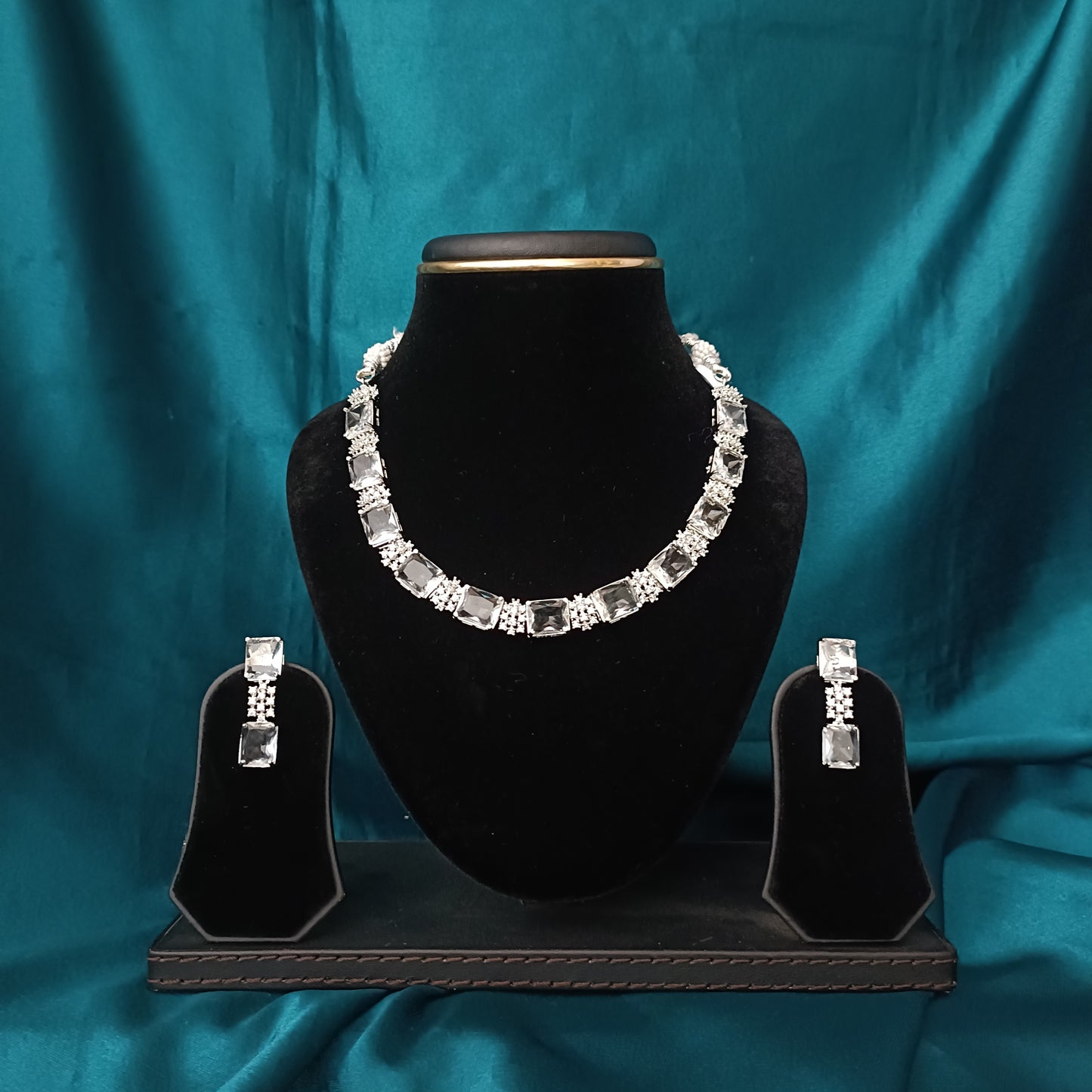 Elegant Zircon Short Necklace