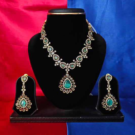 Beautiful Victorian Short Necklace In Pista Green Stone