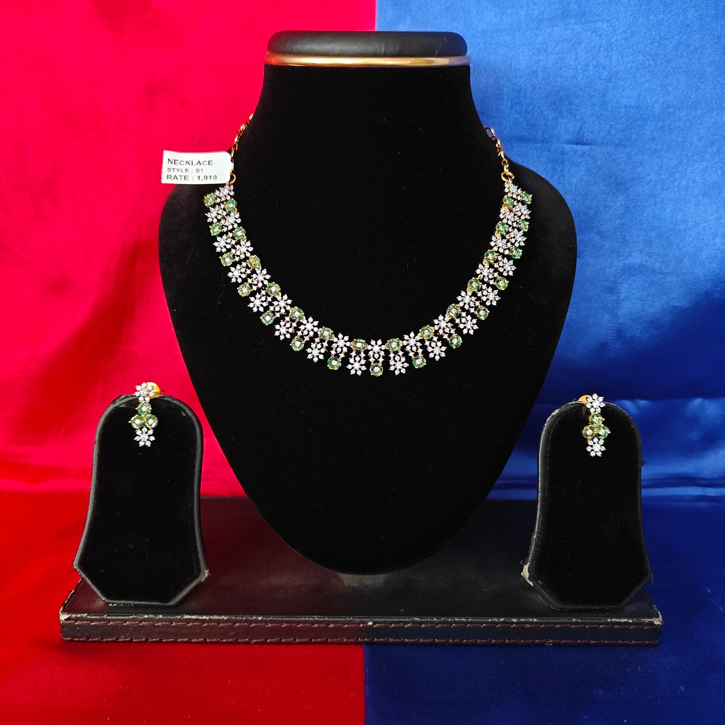 Beautiful GJ Short Necklace In Green Stone