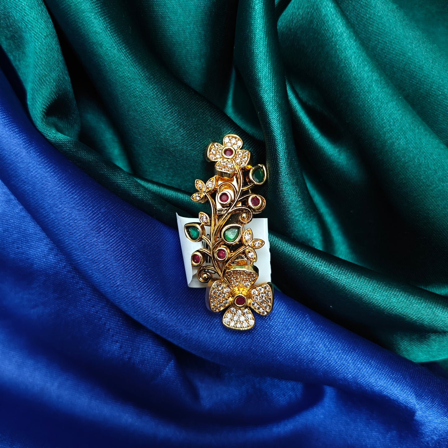 Beautiful Saree Pin In Multi Colour Stone