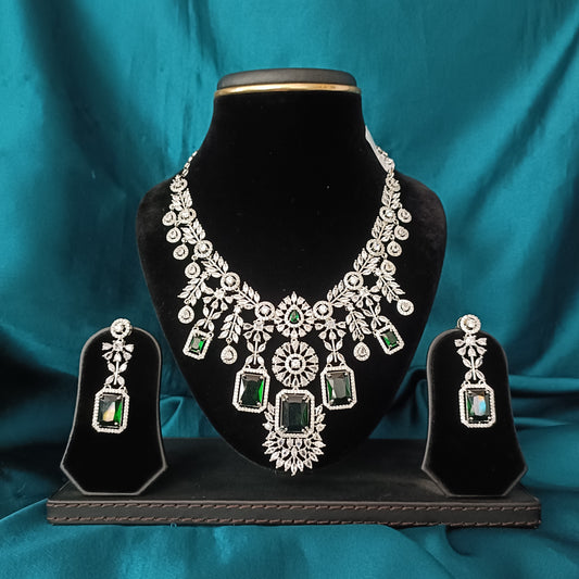 Elegant Zircon Short Necklace