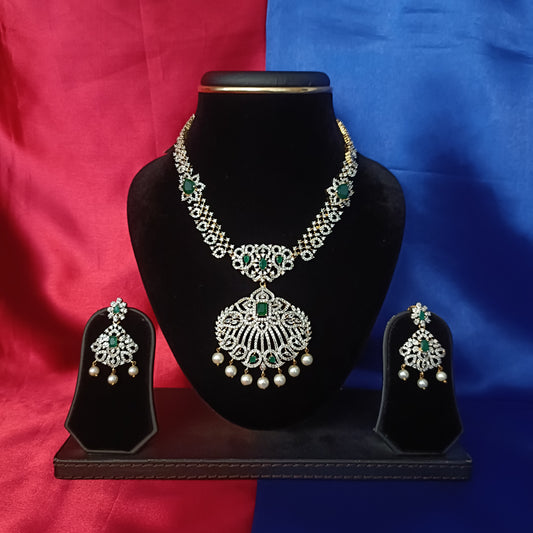 Elegant GJ Short Necklace In Green Stone