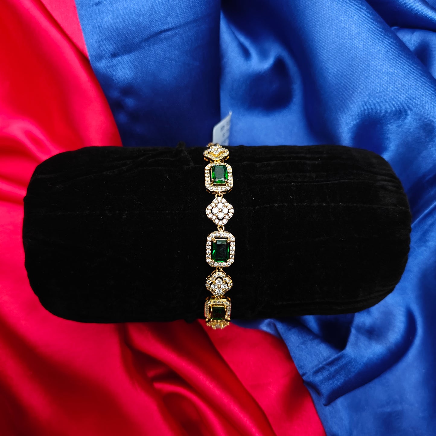 Beautiful Gold Chain Type Bracelet In Green Stone
