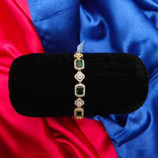 Beautiful Gold Chain Type Bracelet In Green Stone