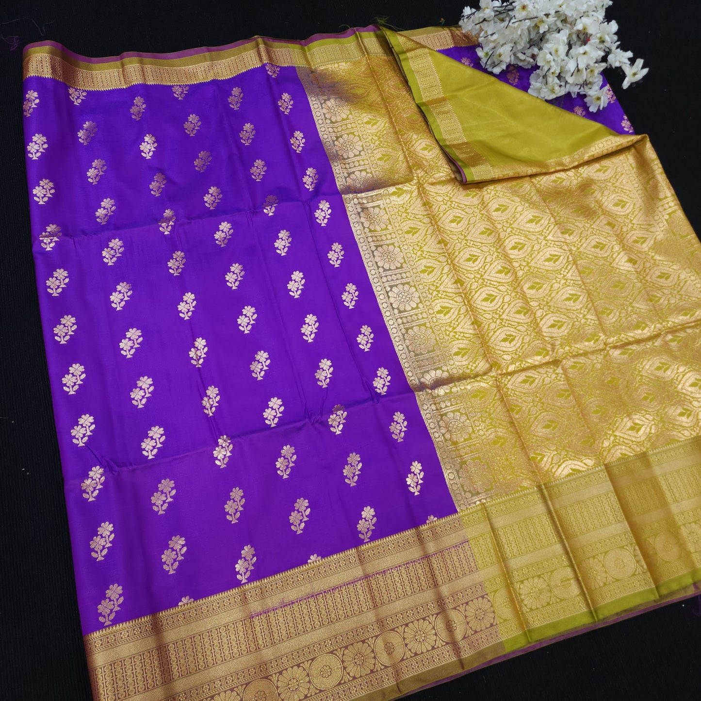 Banaras Sarees 😍 ✨️