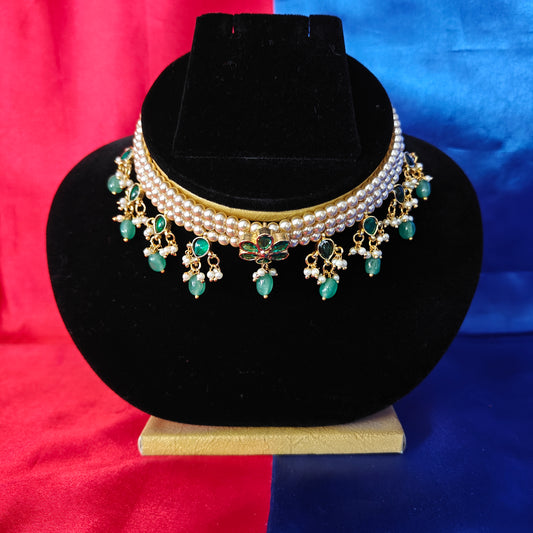 Beautiful Pearls Choker In Green Stone