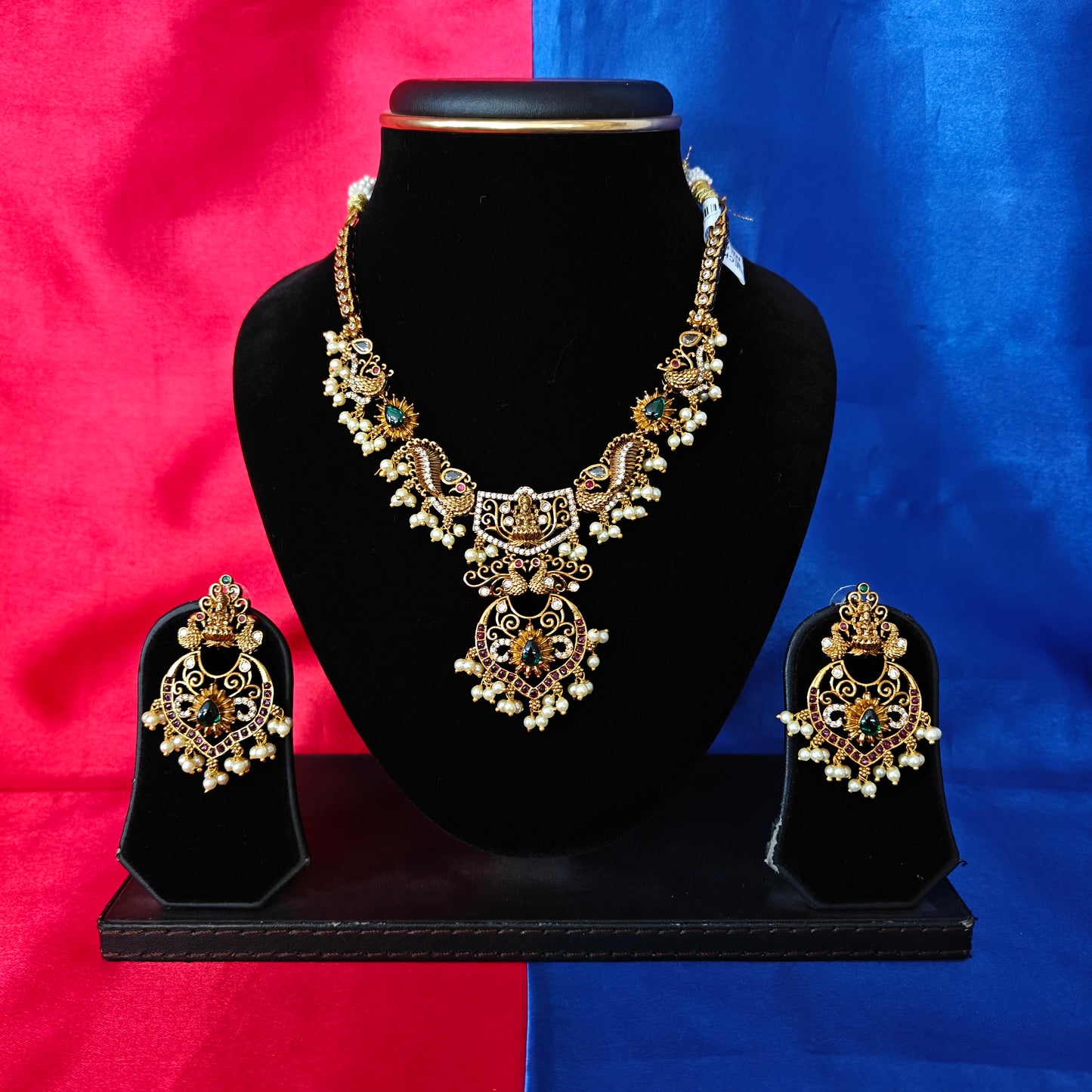 Beautiful Nakshi Short Necklace With Laxmi Idol