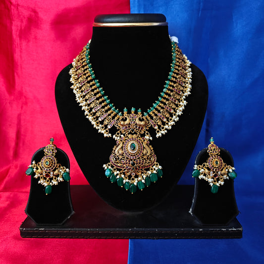 Beautiful Jadau Kundan Short Necklace