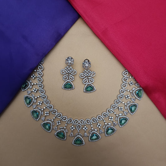 Elegant Silver Short Necklace